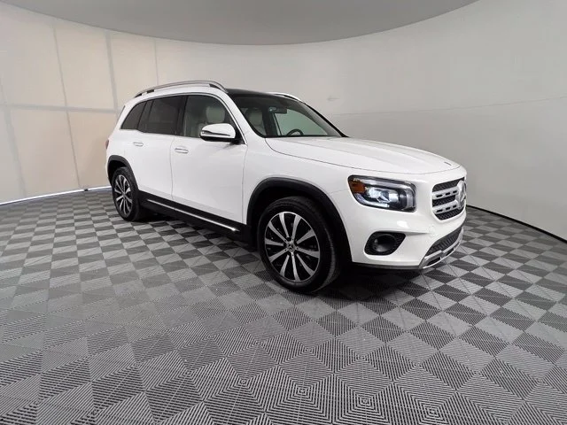 Used 2022 White Mercedes-Benz GLB 250 image 1
