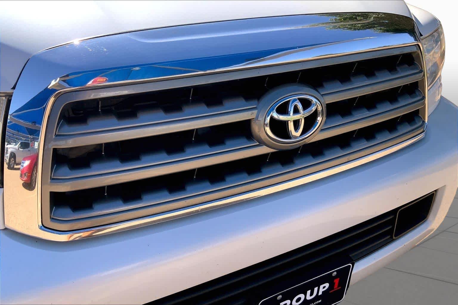 Used 2017 Blizzard Pearl Toyota Platinum image 30
