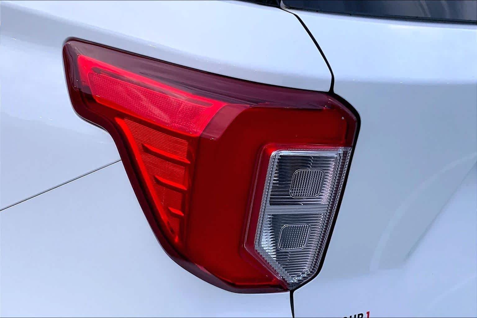 Used 2022 Star White Metallic Tri-Coat Ford XLT image 26