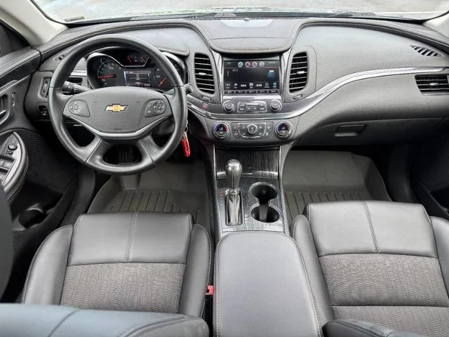Used 2016 Heather Gray Metallic Chevrolet  image 11