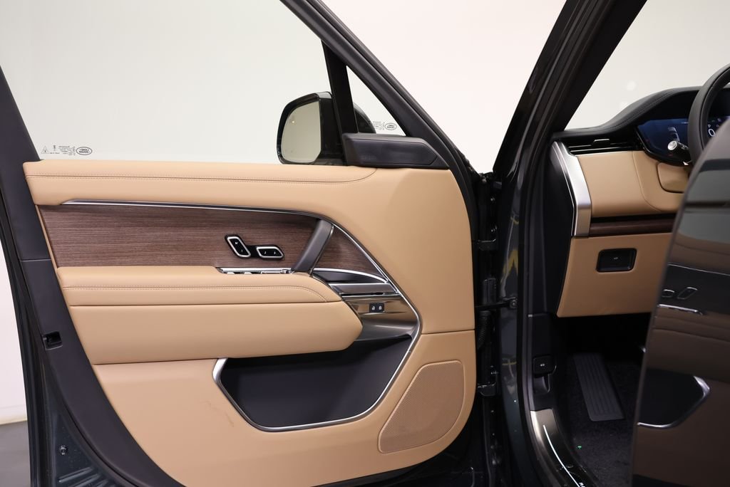 New 2026 Belgravia Green Land Rover SE image 25