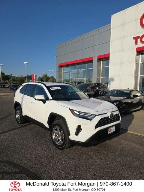 Used 2025 White Toyota XLE image 7