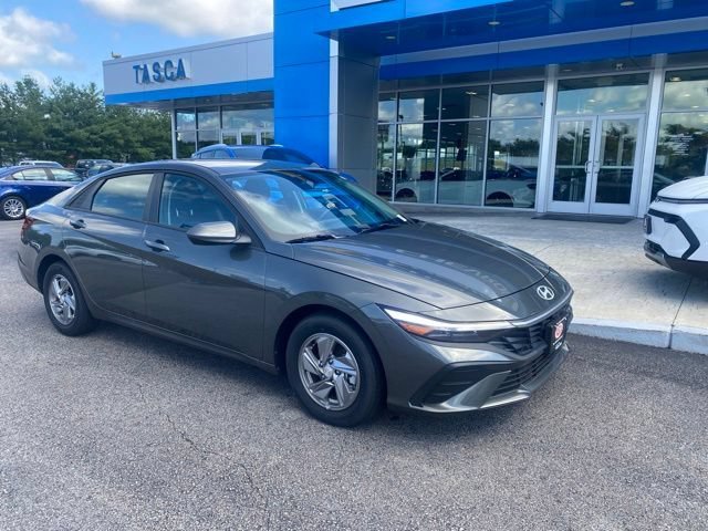 Used 2025 Gray Hyundai SE image 1