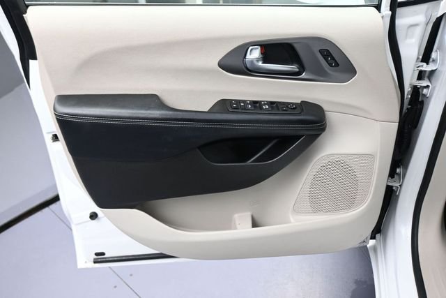 Used 2022 White Chrysler Touring L image 27