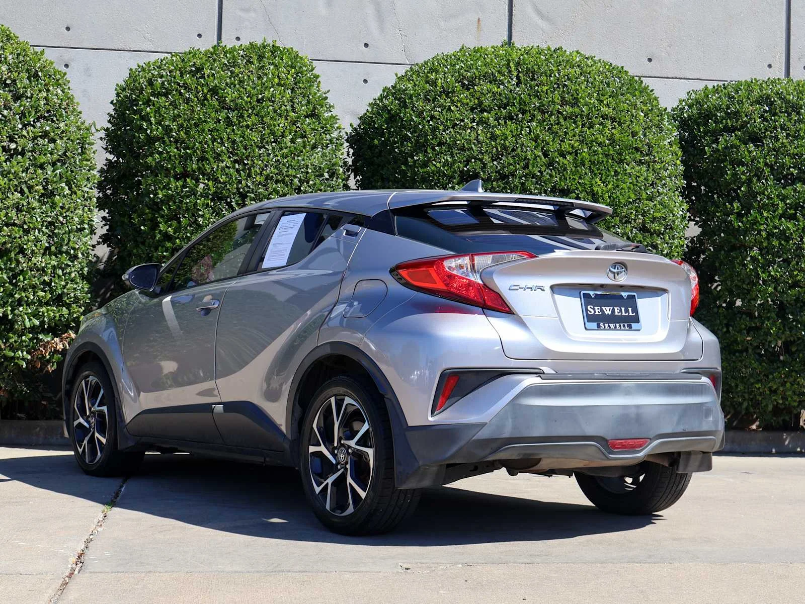 Used 2018 Silver Knockout Metallic Toyota XLE Premium image 10