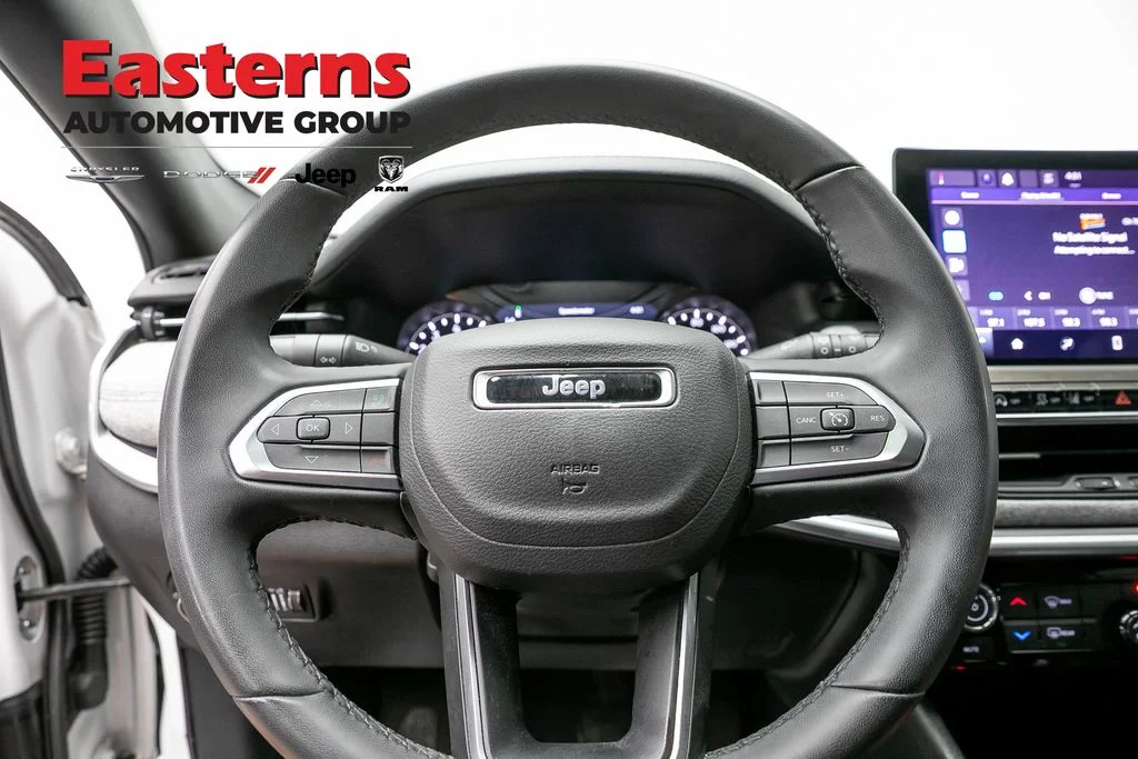 Certified Used 2024 White Jeep Latitude image 12