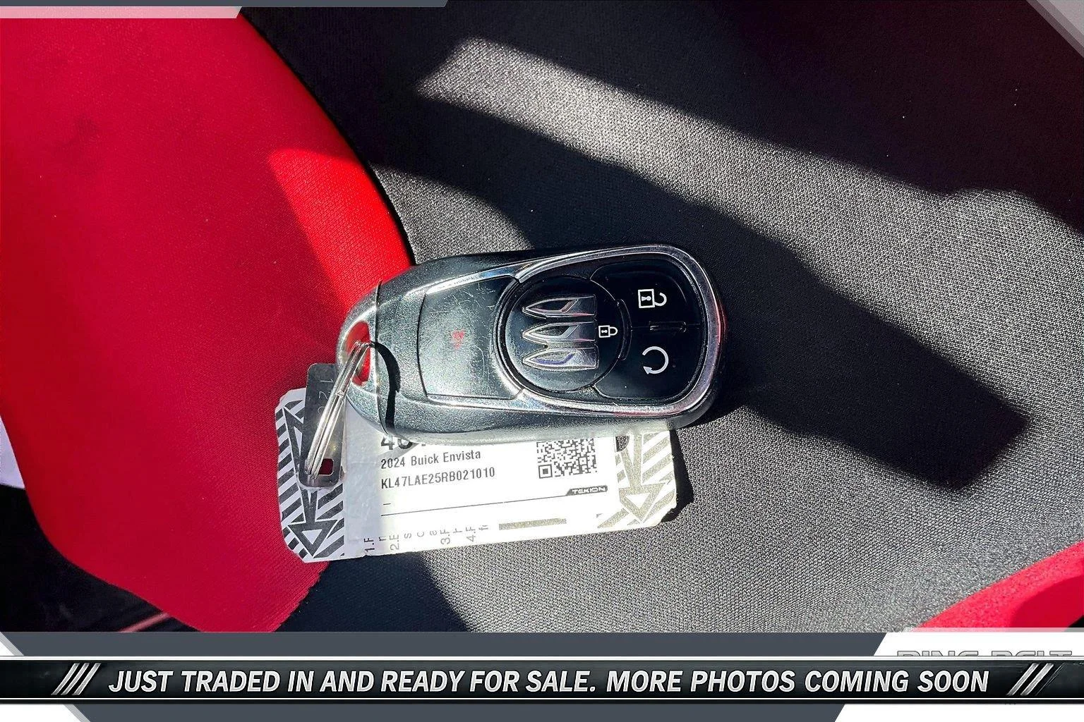 Used 2024 White Frost Tricoat Buick Preferred image 9