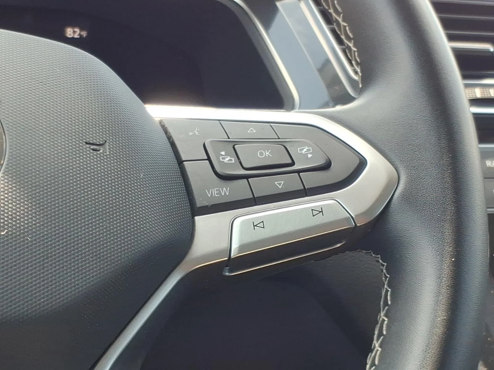 Used 2023  Volkswagen S image 27