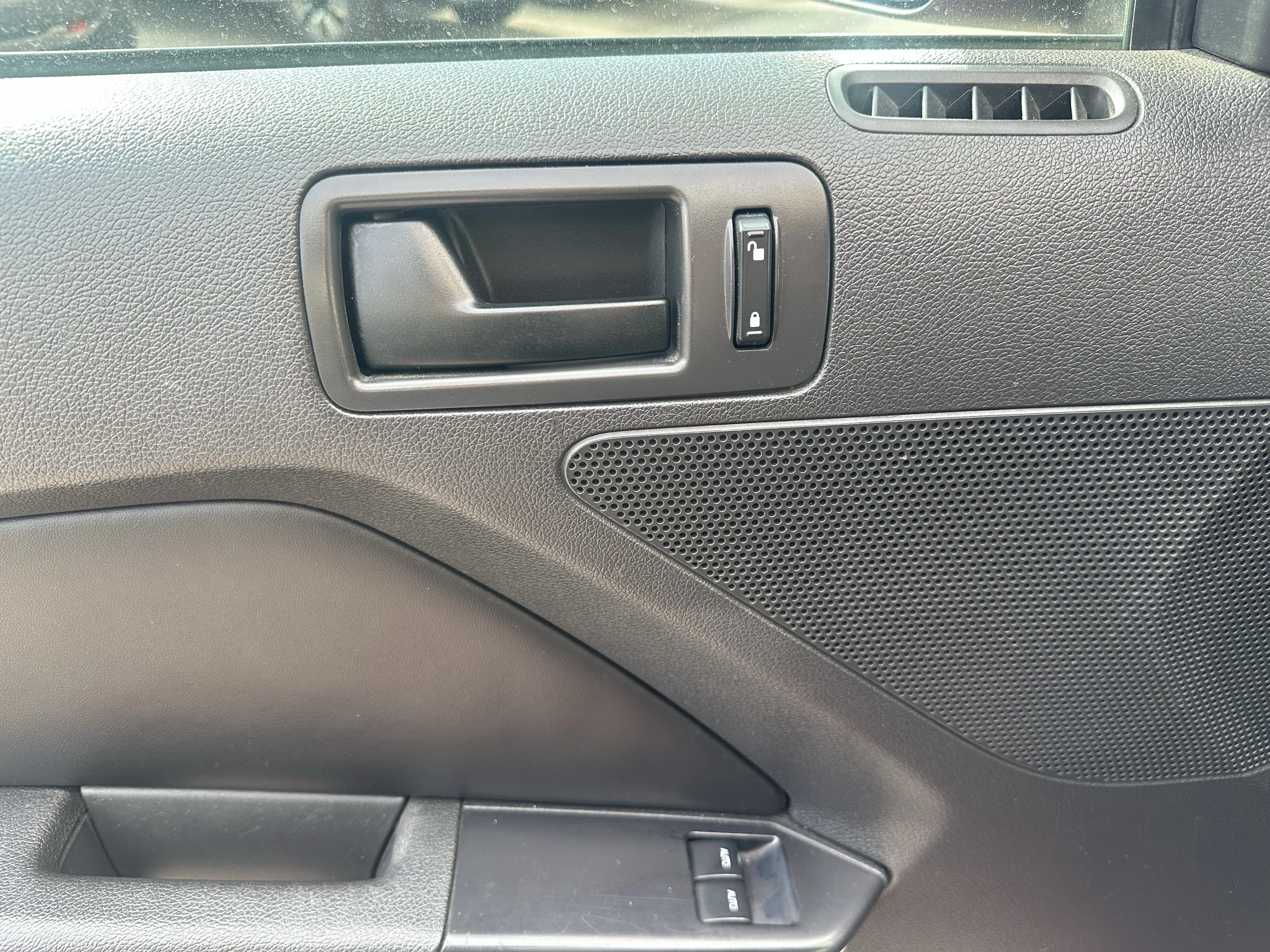 Used 2014 Red Ford V6 image 9