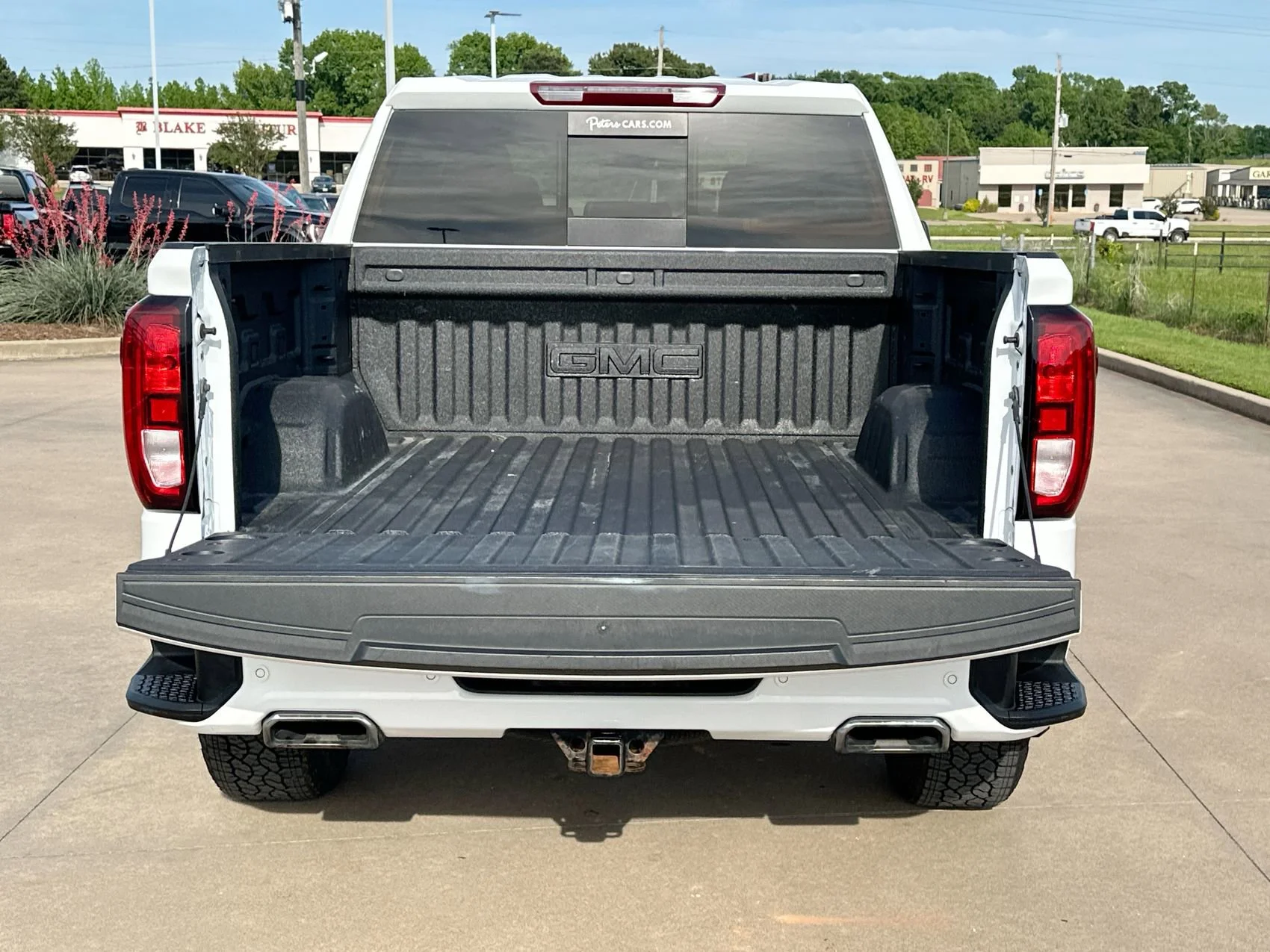Used 2024 Summit White GMC Elevation image 24