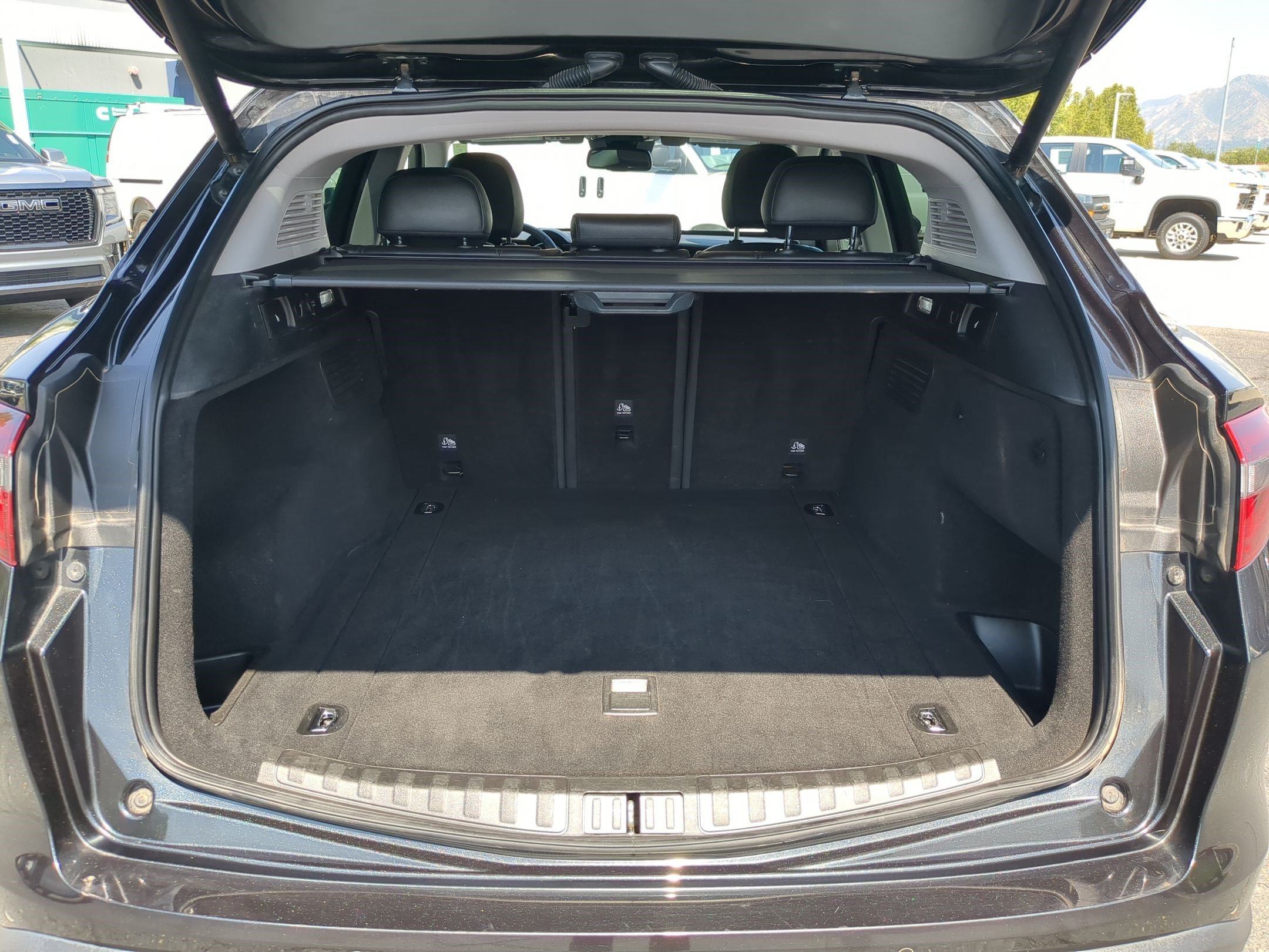 Used 2018 Black Alfa Romeo AWD image 32