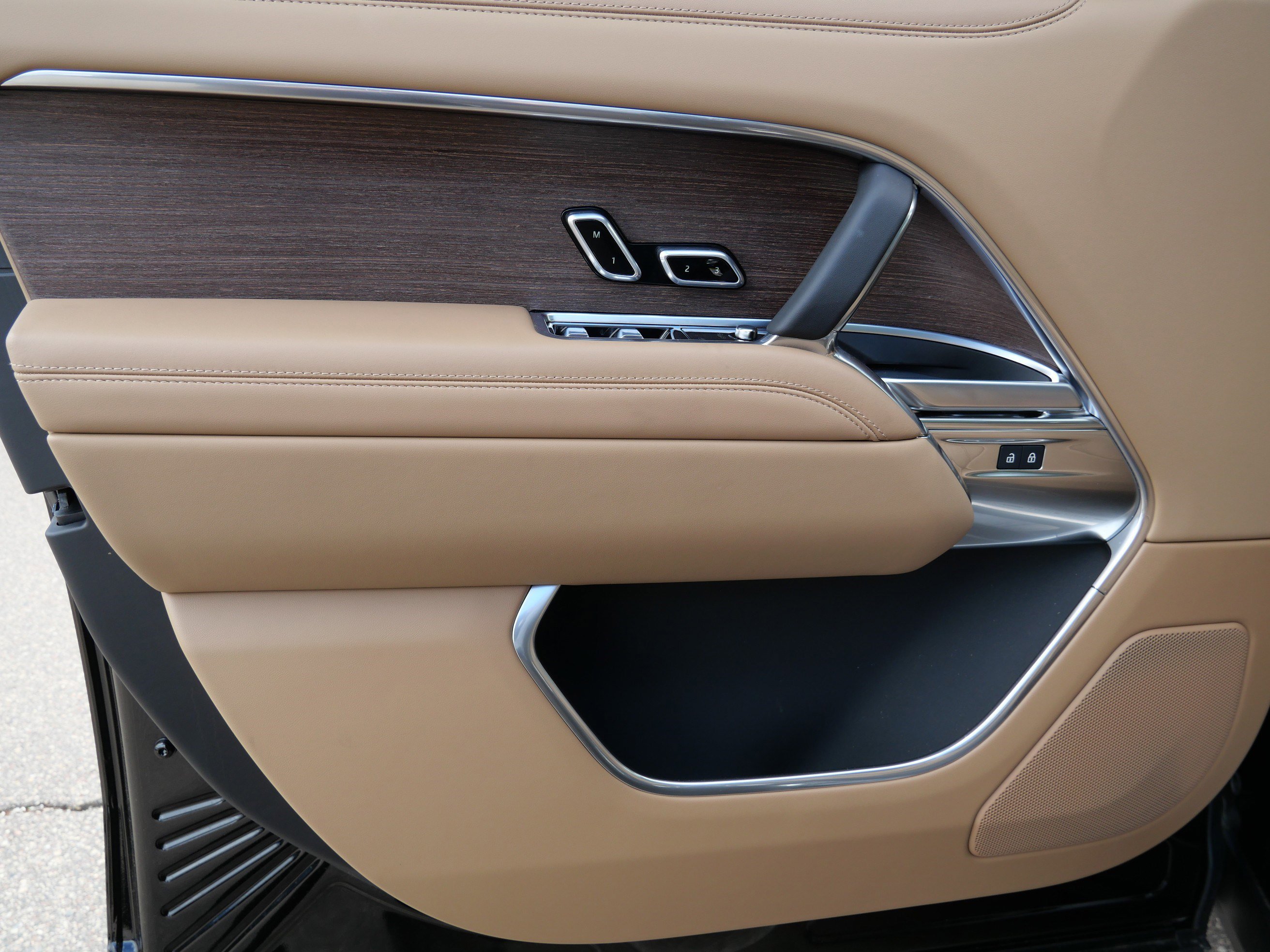 2026 Land Rover Range Rover SE - Photo 4