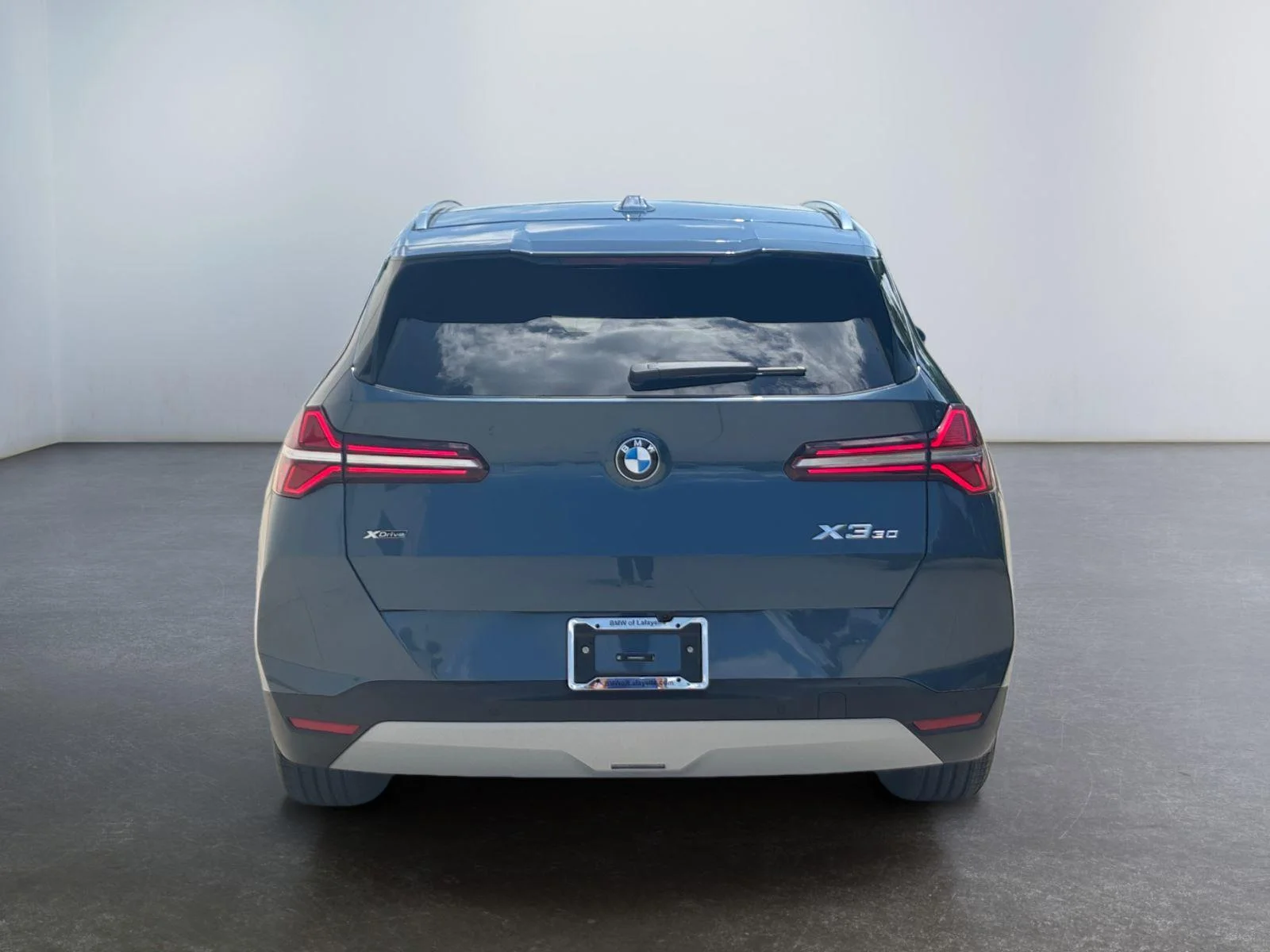 New 2026 Arctic Race Blue metallic BMW 30 xDrive image 4