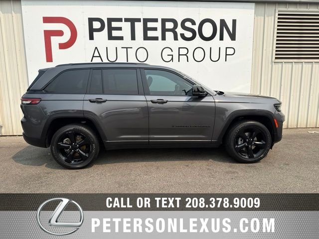 Used 2024 Gray Jeep Altitude X image 3