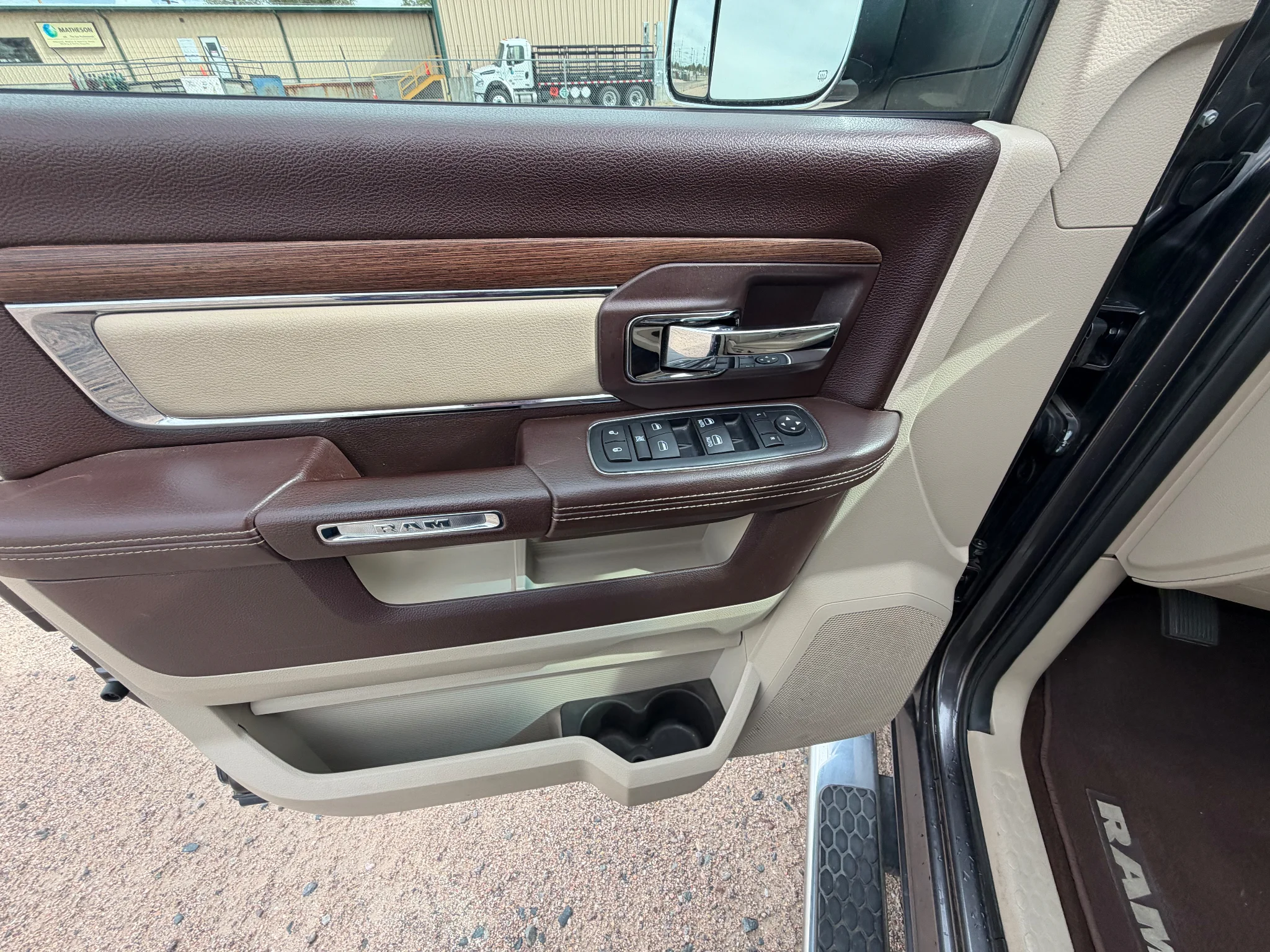Used 2016 Granite Crystal Metallic Clearcoat Ram Laramie image 16