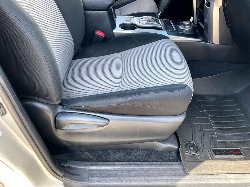 Used 2017 Classic Silver Metallic Toyota SR5 image 38