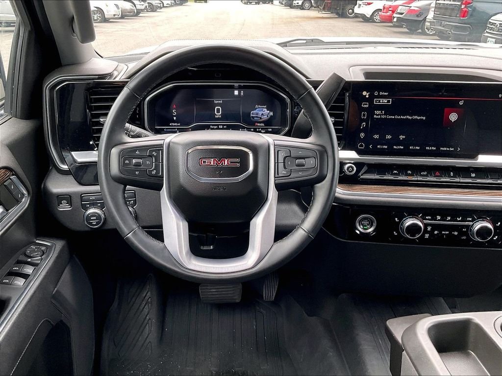 Used 2023 White GMC Elevation image 17