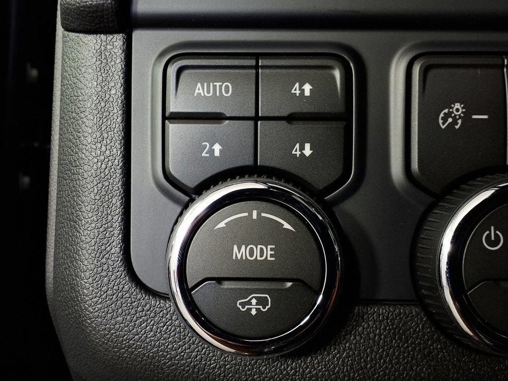 2026 Chevrolet Suburban Z71 - Photo 15