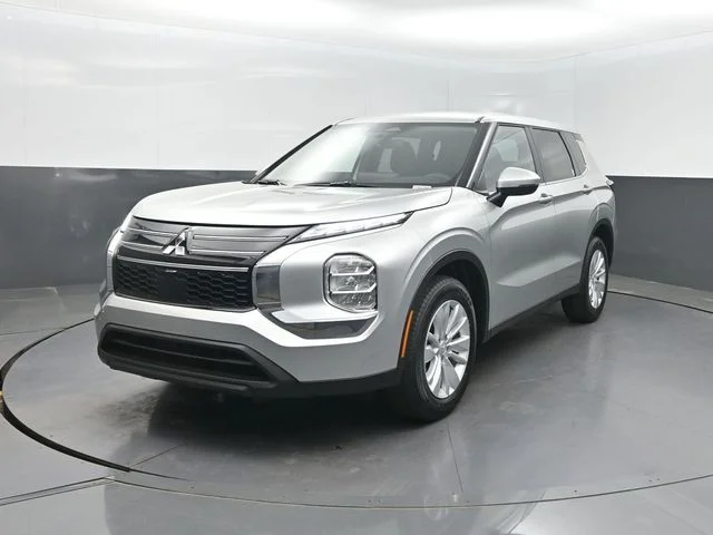 2026 Mitsubishi Outlander ES FWD's photo