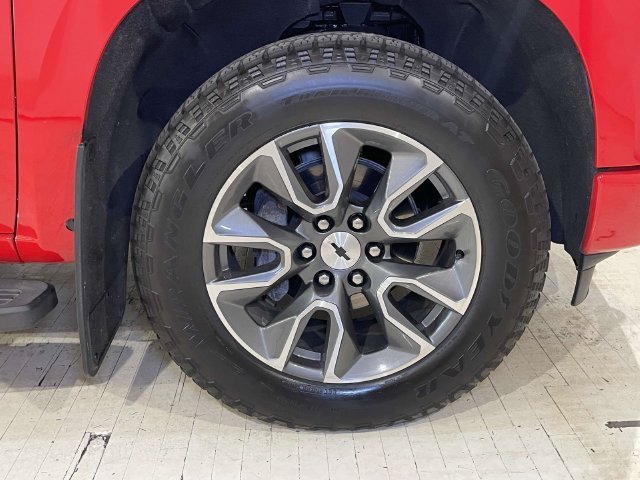 Used 2023 Red Chevrolet RST image 10