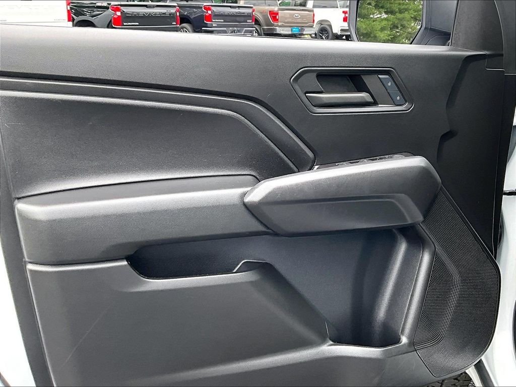 Used 2024 White Chevrolet Trail Boss image 9