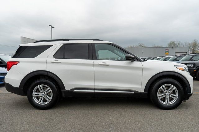 Used 2022 White Metallic Ford XLT image 5