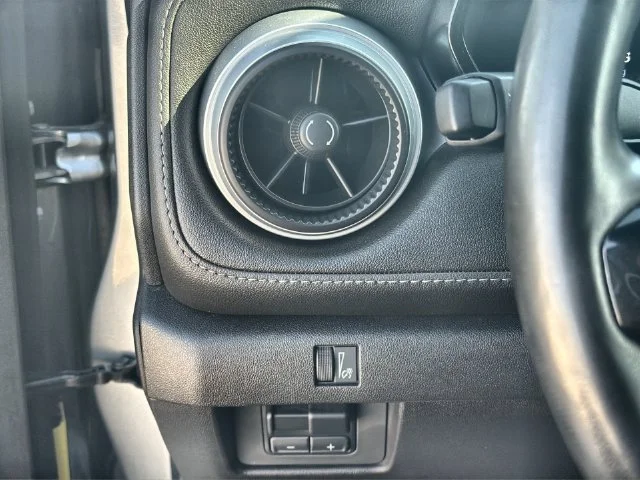 2024 Chevrolet Colorado LT - Photo 17