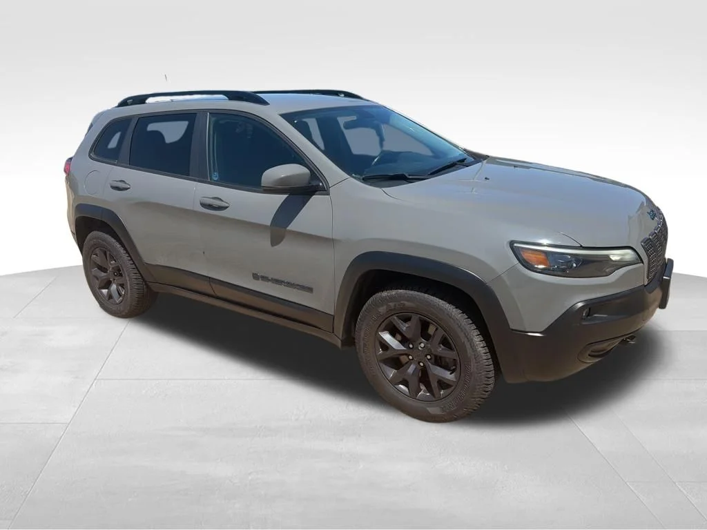 Used 2019 Gray Jeep Latitude image 2