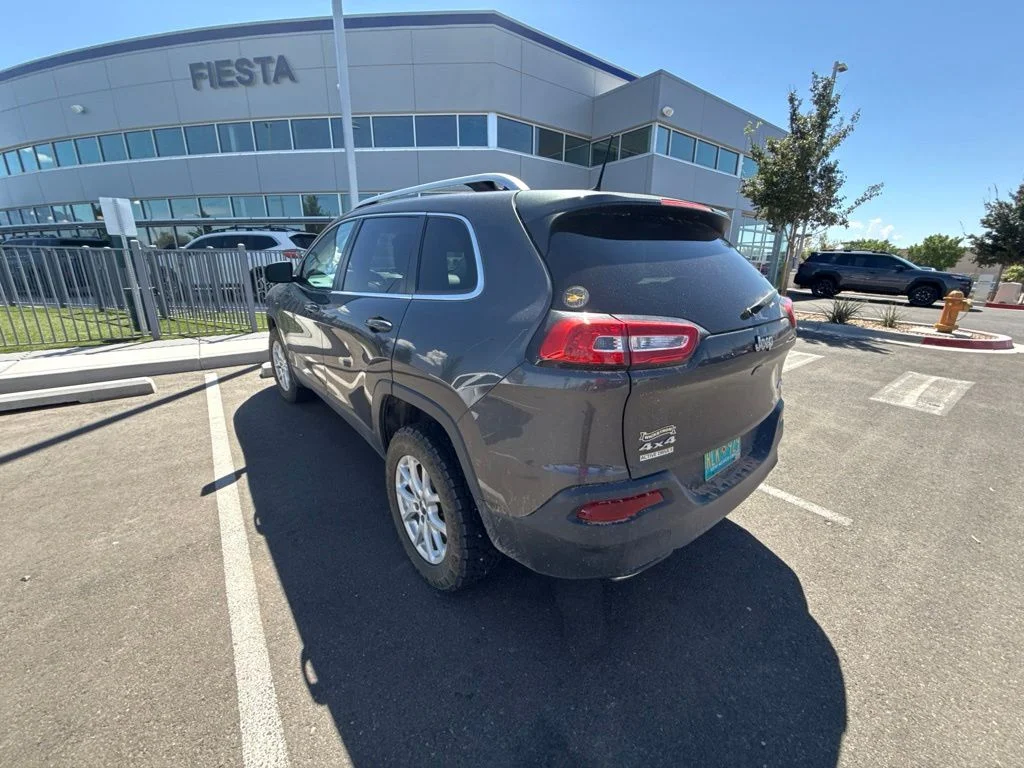 Used 2016 Gray Jeep Latitude image 7