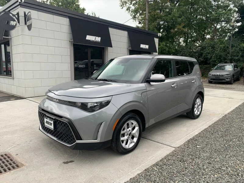 Used 2023 Gray Kia LX Wagon 4D image 1