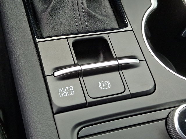 Used 2022 White Kia GT-Line image 23