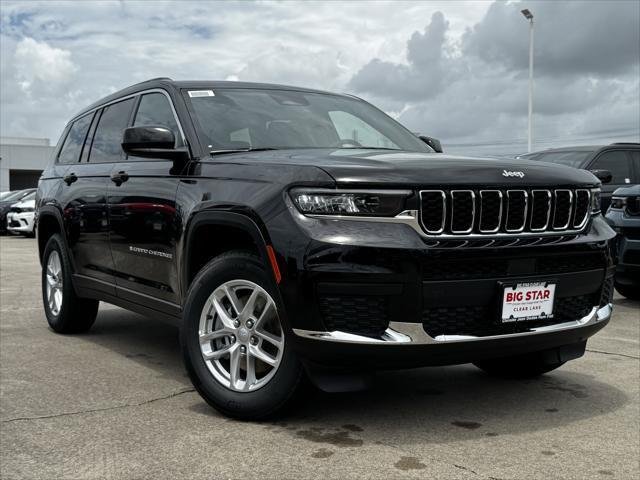 New 2026 Diamond Black Crystal Pearl-Coat Exterior Paint Jeep Laredo X image 2