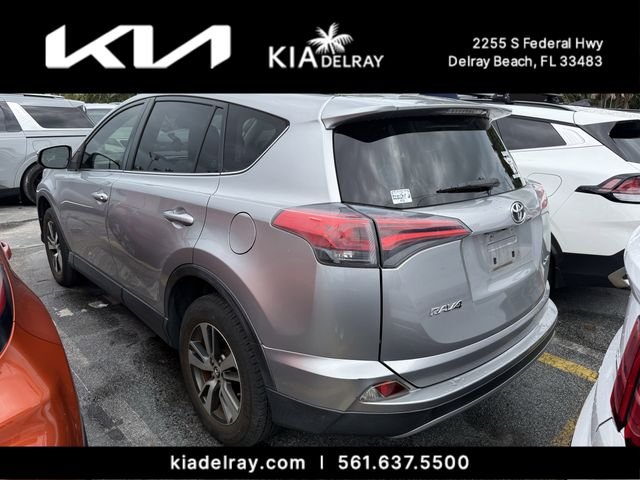 Used 2018 Silver Toyota XLE image 8