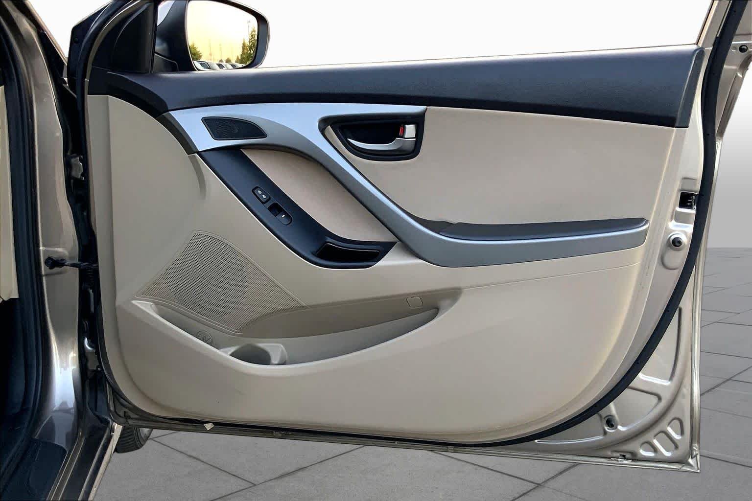 Used 2014 Desert Bronze Hyundai SE image 21