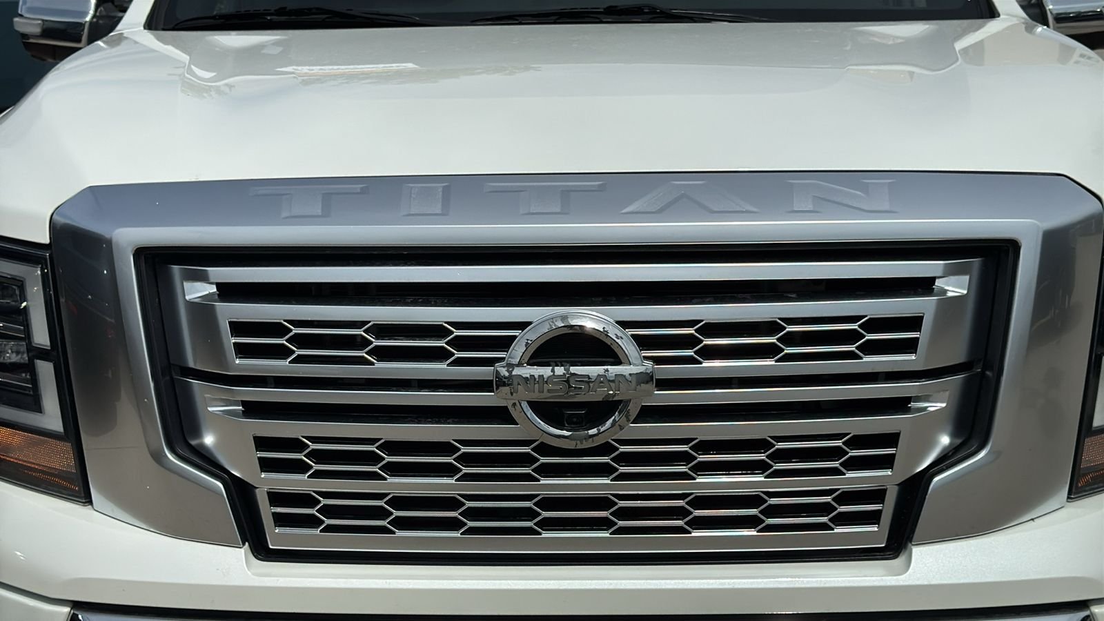 Used 2022 White Nissan Platinum Reserve image 4