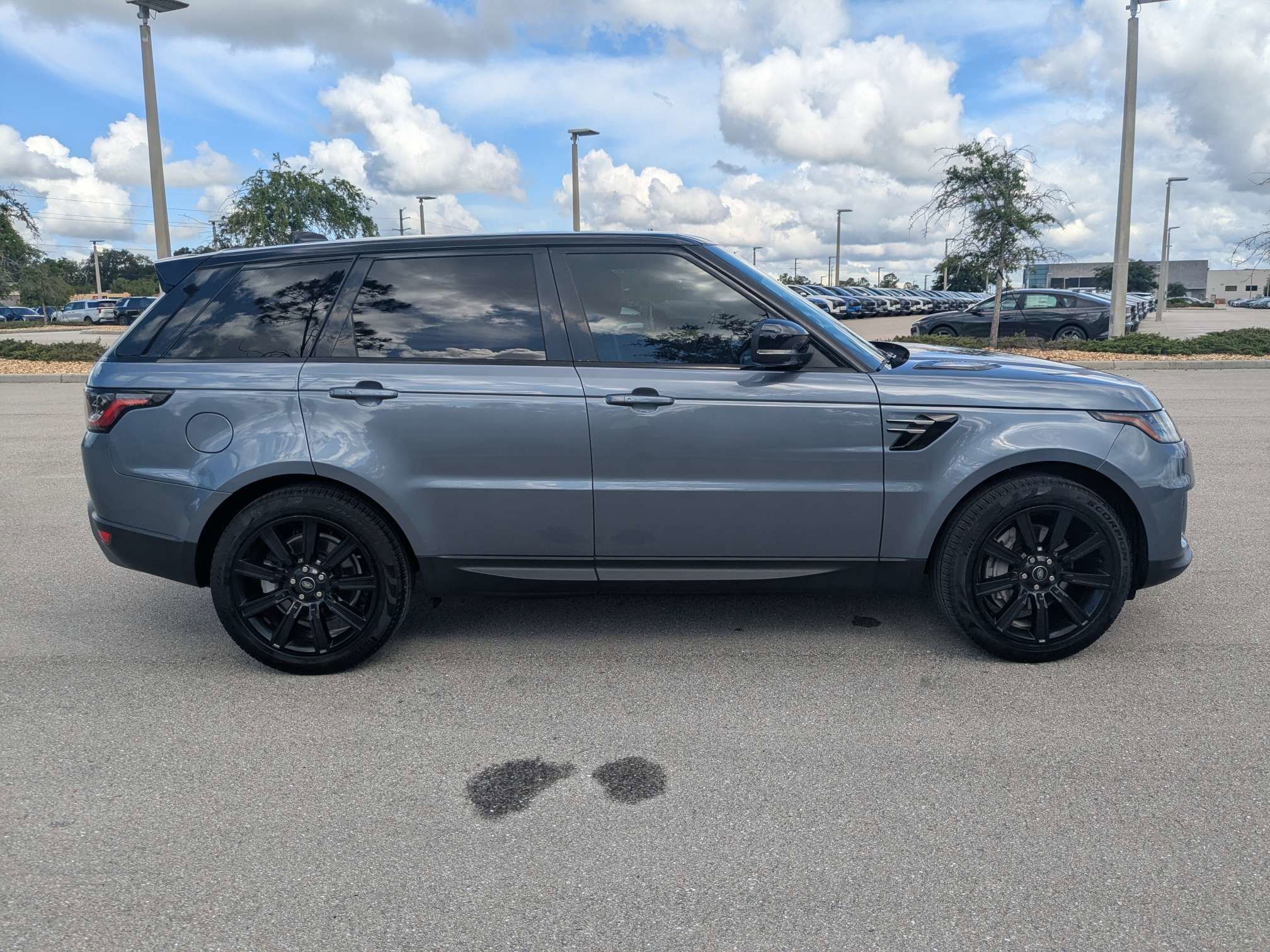 Used 2022 Petrolix Blue Land Rover SE image 4