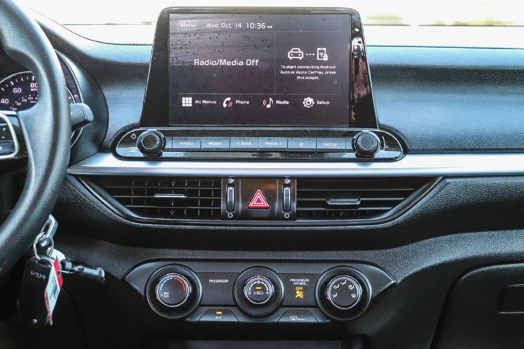 Used 2022 Gray Kia LXS image 17