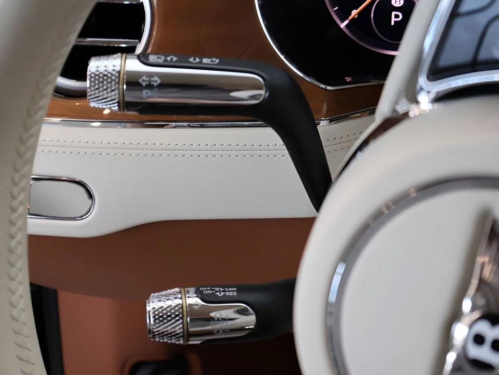 Used 2024 Onyx Metallic Bentley V8 image 33