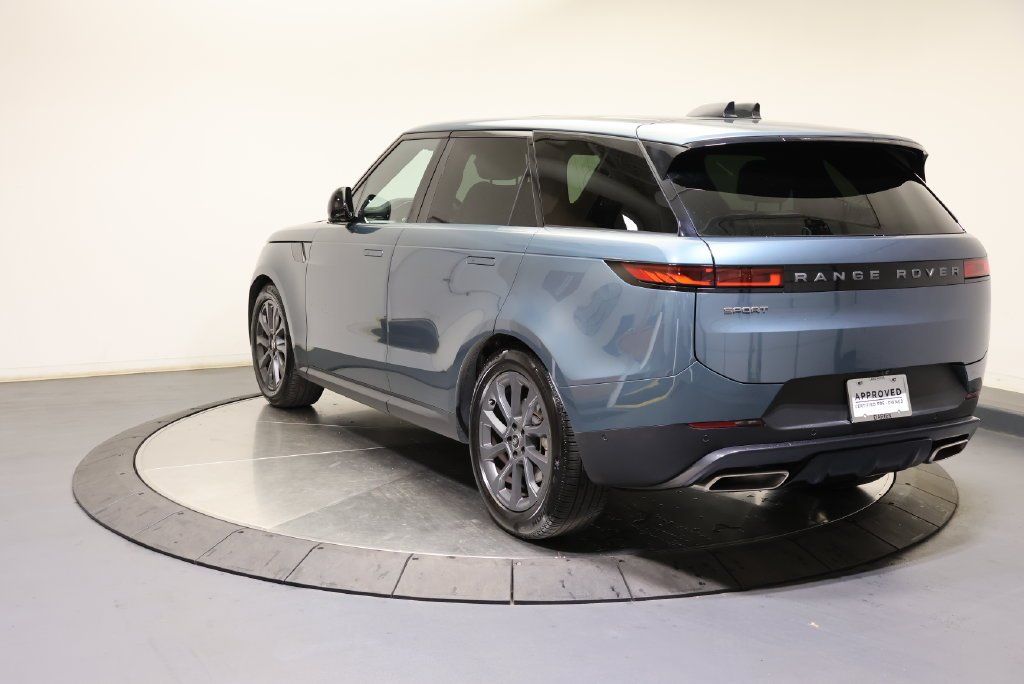 Used 2025 Giola Green Metallic Land Rover SE image 3
