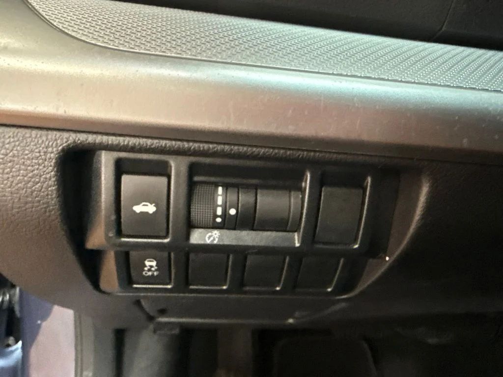 Used 2015 Twilight Blue Metallic Subaru 2.5i image 21