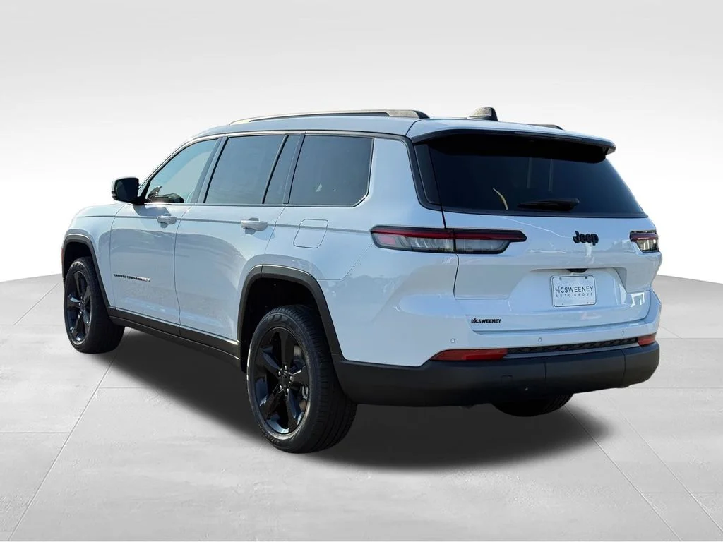 New 2026 Bright White Clear-Coat Exterior Paint Jeep Limited image 3