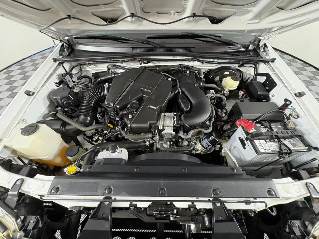 Used 2014 White Toyota Base image 30