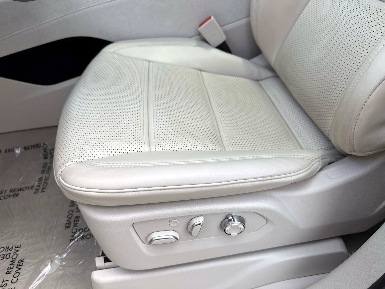 Used 2024 Crystal White Tricoat CADILLAC Sport Platinum image 22