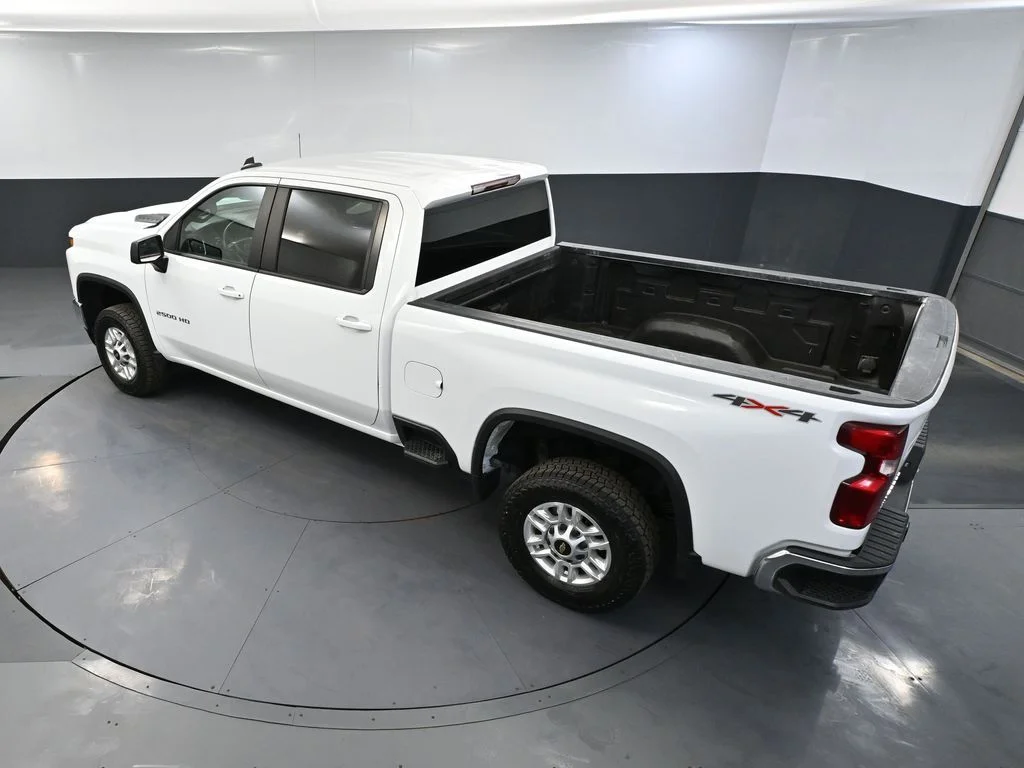 Used 2022 White Chevrolet LT image 44