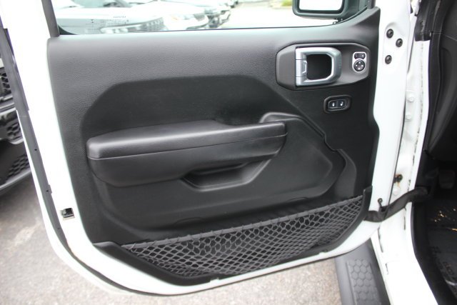 Used 2020 White Jeep Sport S image 18