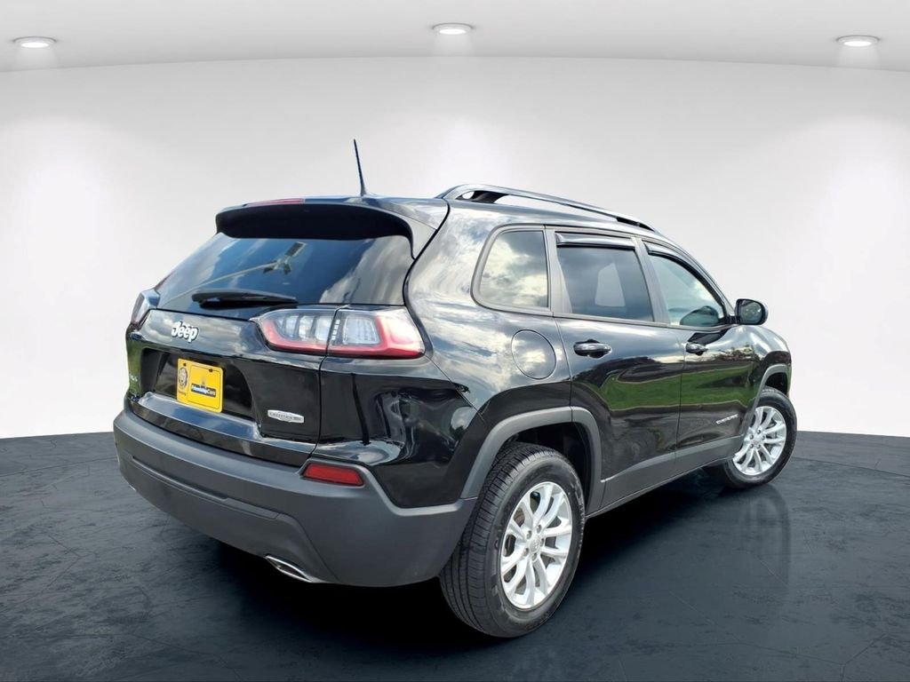 Used 2022 Black Jeep Latitude Lux image 6