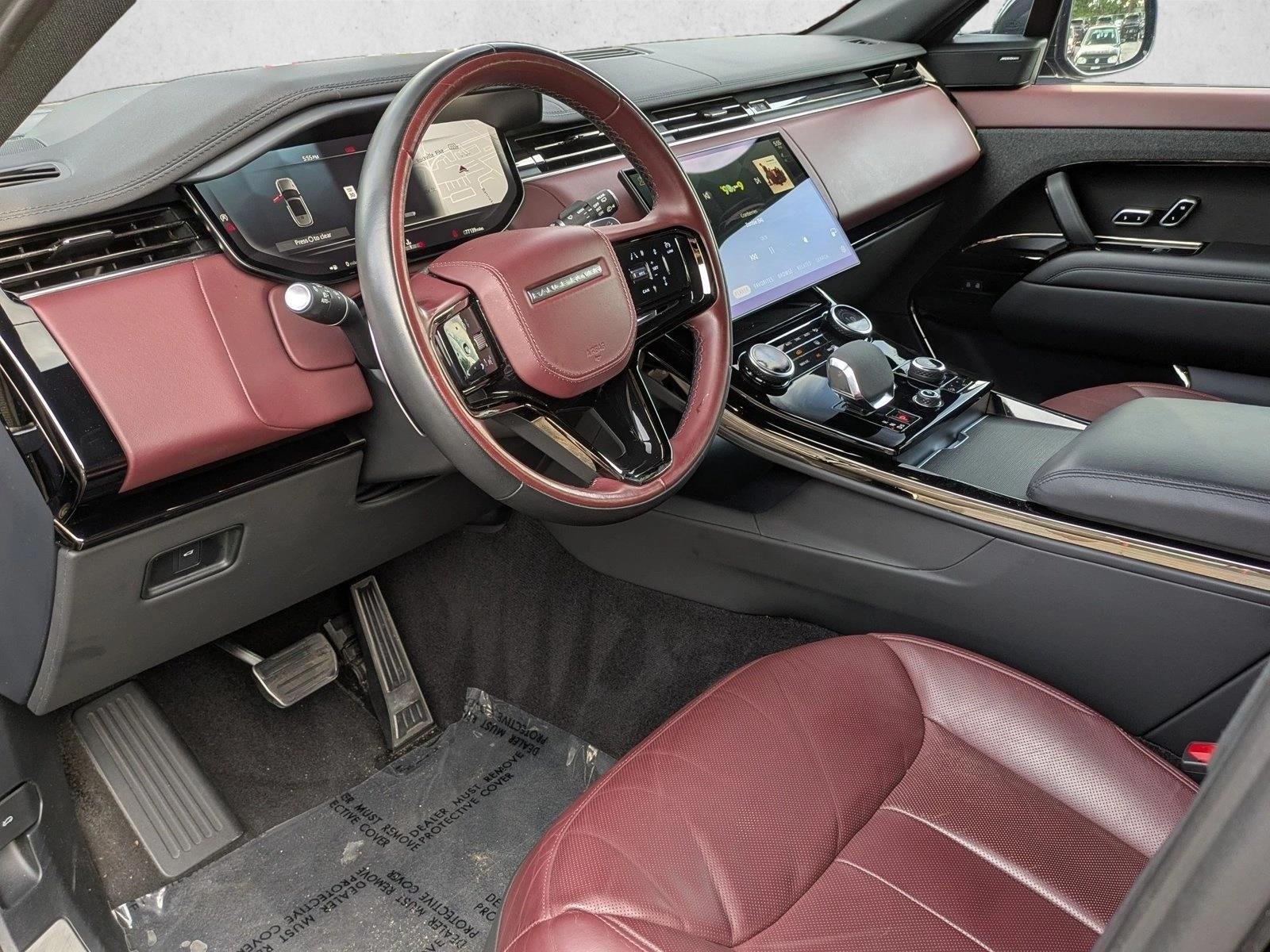 Used 2023 Portofino Blue Metallic Land Rover SE Dynamic image 10