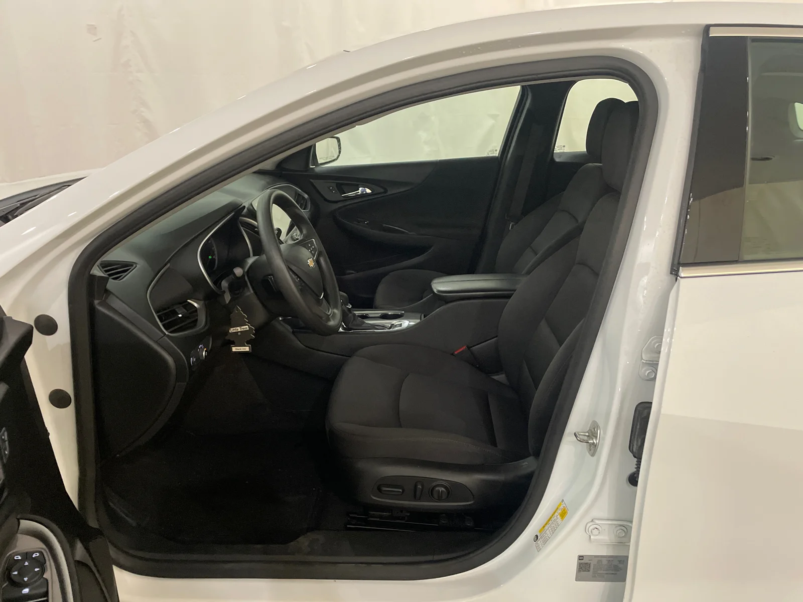 Used 2024 Summit White Chevrolet LT image 12