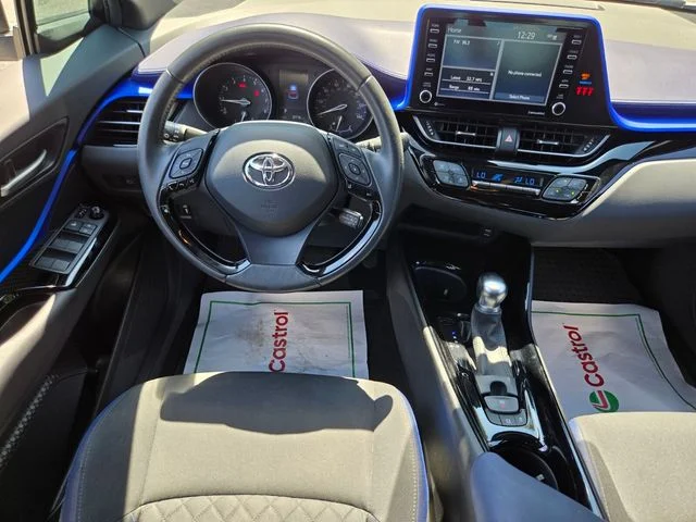 Used 2020 White Toyota XLE image 13