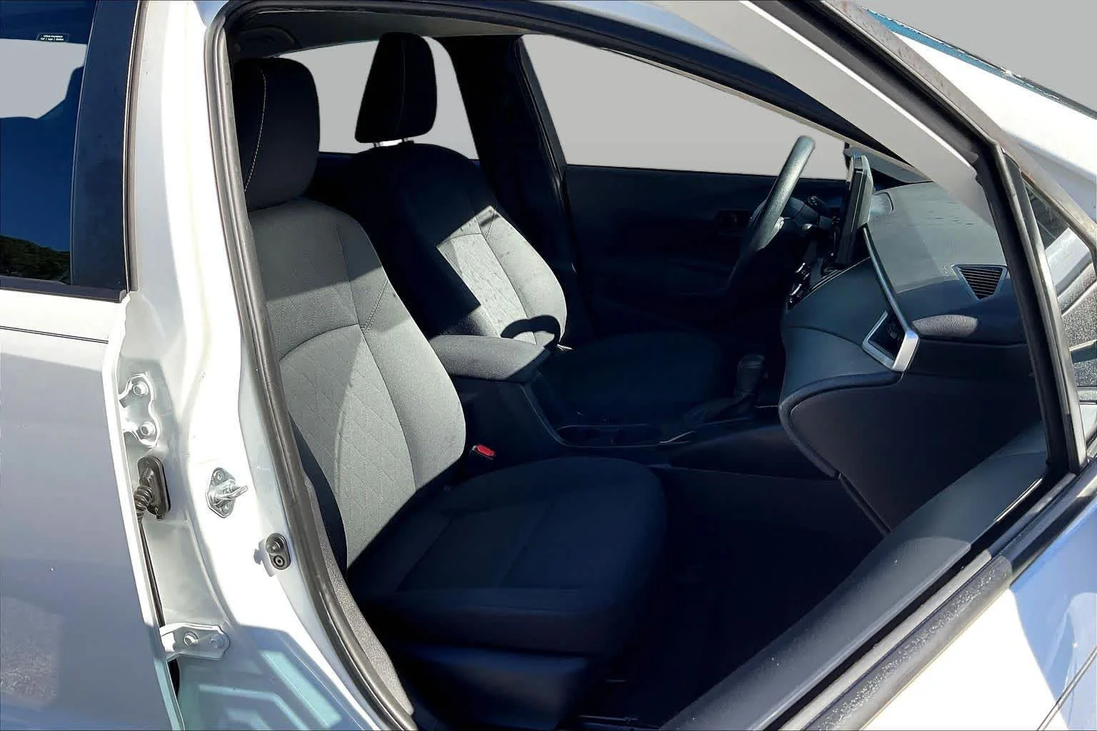 Used 2023 Ice Cap Toyota LE image 9